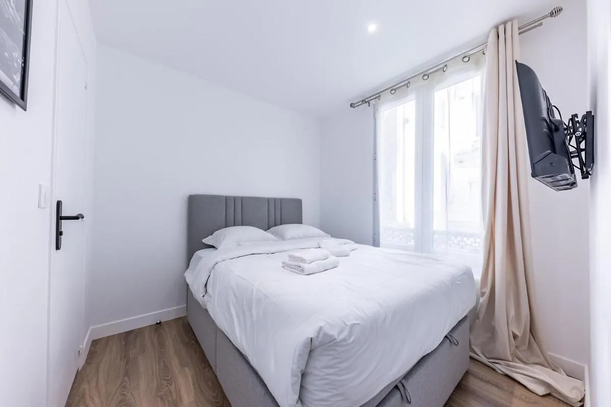 Chic 4-Star Studio Only 10 Minutes From Le Marais Paris Apartment