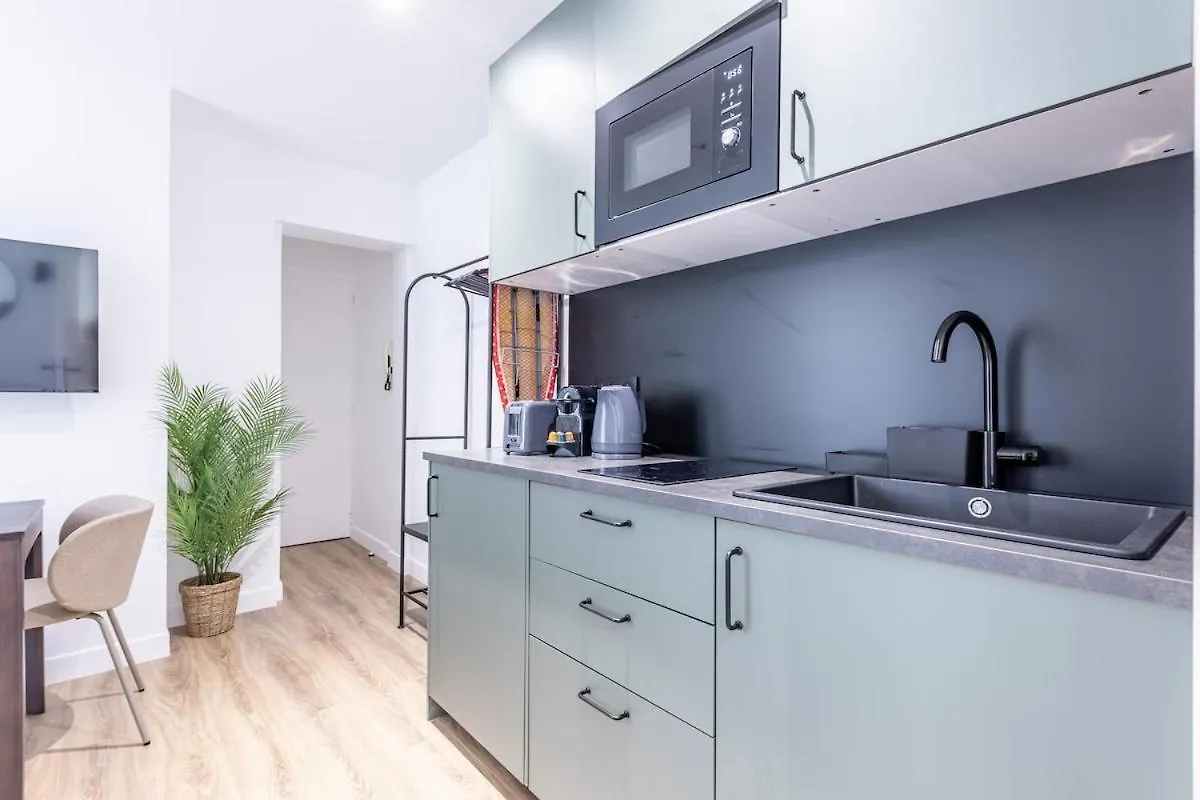 Chic 4-Star Studio Only 10 Minutes From Le Marais Paris Apartment
